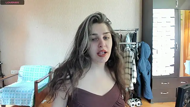 Snapshot of _Roselina_ chatting on April 2026 08:29:02 AM Roselina online show from April 2026 08:29:02 AM