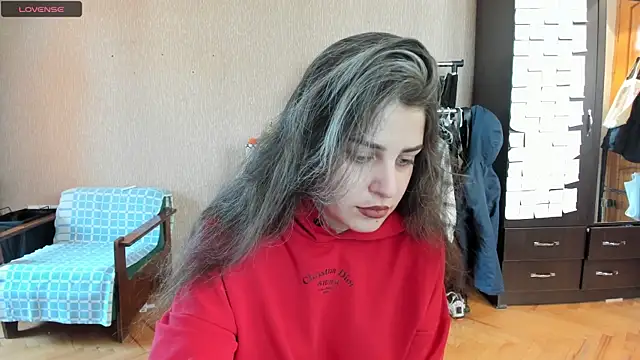 Snapshot of _Roselina_ chatting on April 2026 09:04:01 AM Roselina online show from April 2026 09:04:01 AM
