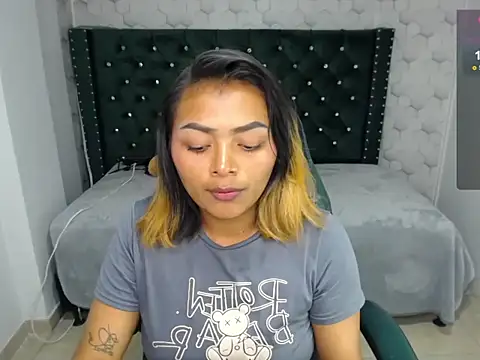 madelein m online show from February 2025 07:27:02 PM