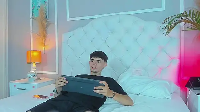 connor and angel online show from March 2025 05:09:01 PM