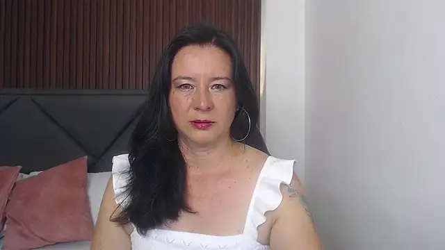 Snapshot of emmily_taylor_ chatting on February 2025 07:02:01 PM emmily taylor online show from February 2025 07:02:01 PM