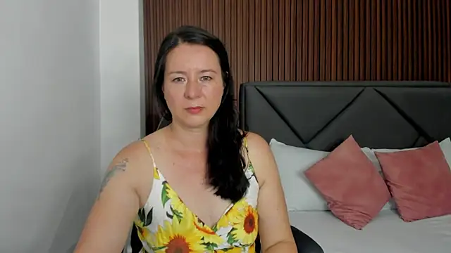 Snapshot of emmily_taylor_ chatting on February 2025 07:07:01 PM emmily taylor online show from February 2025 07:07:01 PM