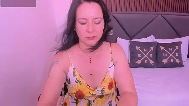 Snapshot of emmily_taylor_ chatting on March 2025 07:07:02 PM emmily taylor online show from March 2025 07:07:02 PM