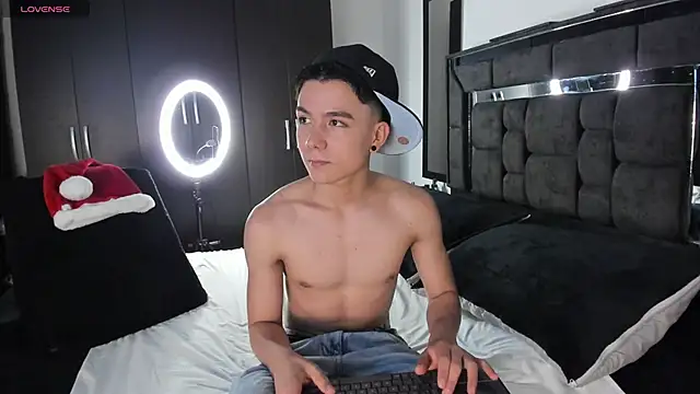 alanblack1 online show from November 2025 10:08:02 PM