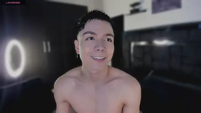 alanblack1 online show from April 2026 03:32:02 PM