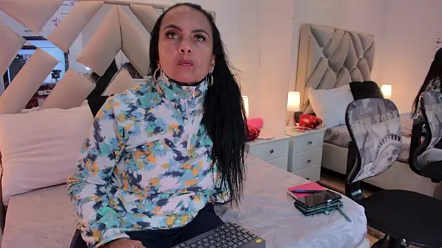 raquell moore online show from January 2025 06:04:01 AM