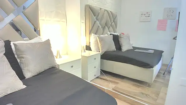 raquell moore online show from February 2026 12:05:02 PM