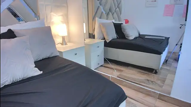 raquell moore online show from March 2026 12:19:02 PM