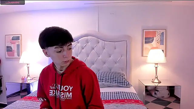 Snapshot of ethan_and_ava chatting on January 2025 01:28:01 PM ethan and ava online show from January 2025 01:28:01 PM