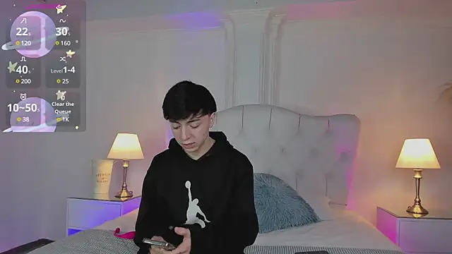 Snapshot of ethan_and_ava chatting on March 2025 01:45:01 PM ethan and ava online show from March 2025 01:45:01 PM