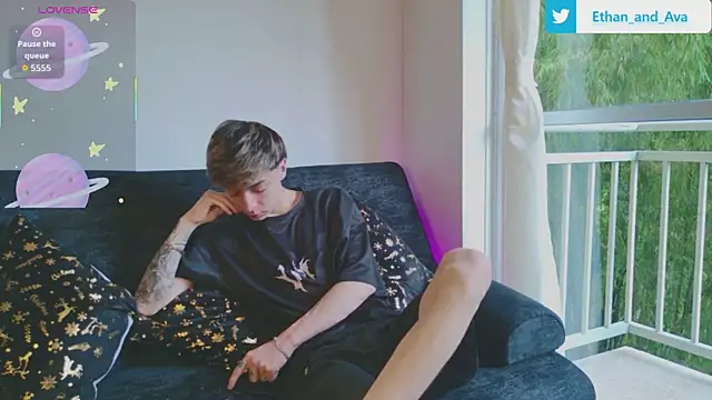 ethan and ava online show from November 2025 01:11:01 PM