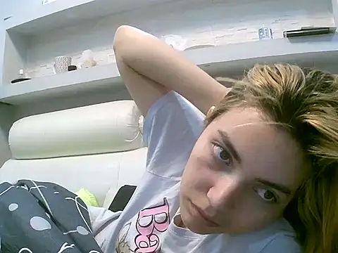 VittoriaTaylor online show from October 2025 12:31:01 AM