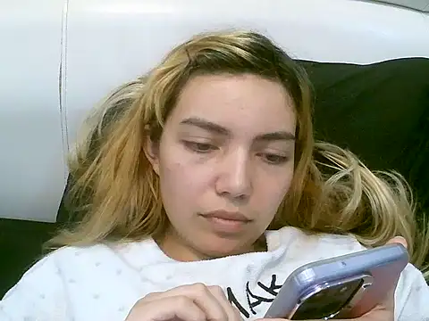 VittoriaTaylor online show from October 2025 07:05:01 PM