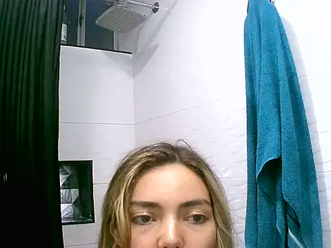 VittoriaTaylor online show from April 2026 11:20:02 PM