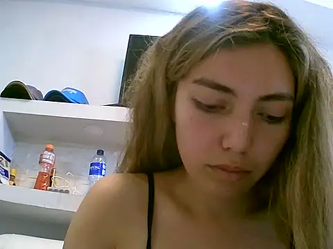 VittoriaTaylor online show from April 2026 08:20:01 PM