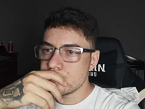 Dyllan   online show from October 2025 01:52:02 AM