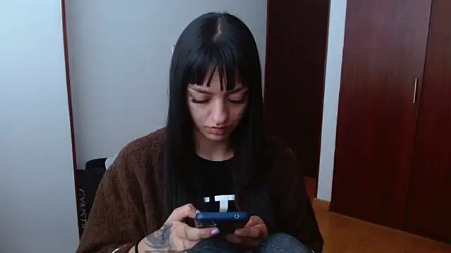 Snapshot of ravenvancleef chatting on January 2025 01:04:02 PM ravenvancleef online show from January 2025 01:04:02 PM