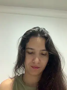 Bella still online show from September 2025 01:04:01 PM