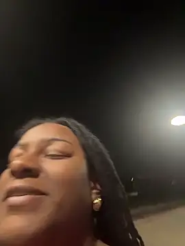 xoxoHotCoCo online show from April 2026 01:00:02 AM