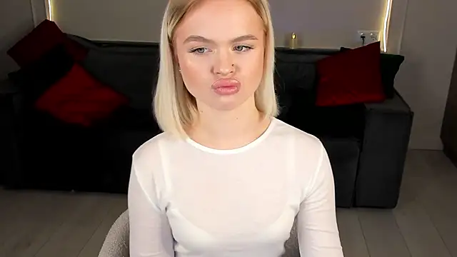 Snapshot of MilaFink chatting on January 2025 01:56:02 PM MilaFink online show from January 2025 01:56:02 PM