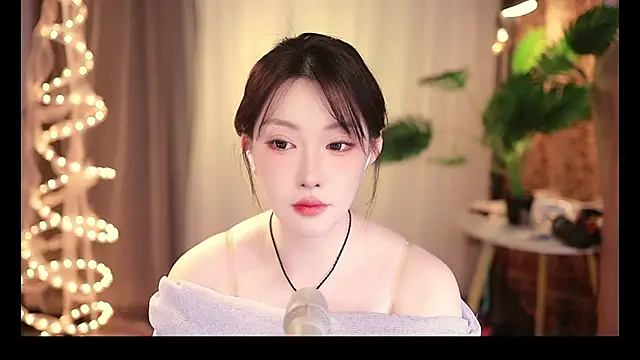 Snapshot of Dou-Dou-er chatting on March 2025 03:59:01 PM Dou-Dou-er online show from March 2025 03:59:01 PM