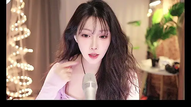 Snapshot of Dou-Dou-er chatting on March 2025 11:11:01 AM Dou-Dou-er online show from March 2025 11:11:01 AM