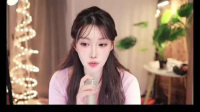 Snapshot of Dou-Dou-er chatting on March 2025 05:18:01 PM Dou-Dou-er online show from March 2025 05:18:01 PM