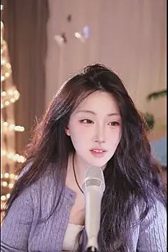 Snapshot of Dou-Dou-er chatting on March 2025 11:25:02 AM Dou-Dou-er online show from March 2025 11:25:02 AM