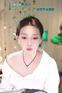 Snapshot of Dou-Dou-er chatting on March 2025 01:30:01 PM Dou-Dou-er online show from March 2025 01:30:01 PM