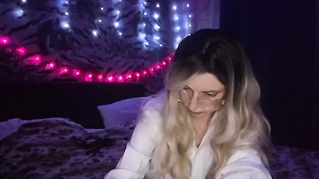 LilianaStrey online show from January 2025 06:16:02 PM