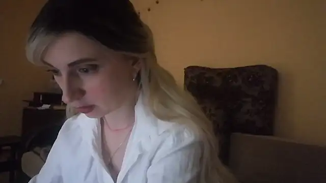 LilianaStrey online show from January 2025 08:00:01 PM
