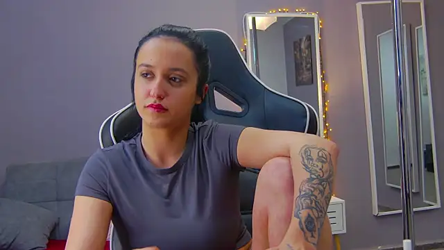 Snapshot of Eva_Lovvia_ chatting on February 2025 01:23:02 AM Eva Lovvia  online show from February 2025 01:23:02 AM