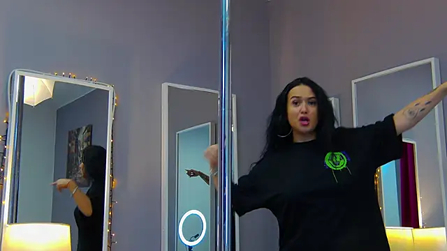 Snapshot of Eva_Lovvia_ chatting on February 2025 01:43:01 AM Eva Lovvia  online show from February 2025 01:43:01 AM