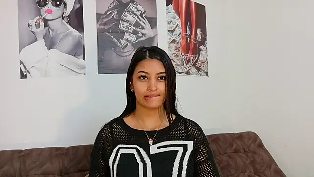 loretahorny online show from October 2025 01:32:02 PM