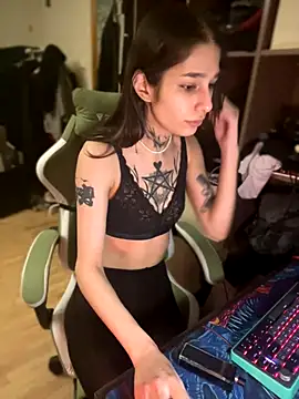 mollyEXD online show from December 2025 10:14:01 PM