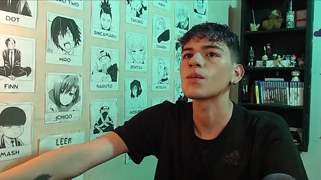 Snapshot of Mickey_Magic chatting on January 2025 11:24:01 PM Mickey Magic online show from January 2025 11:24:01 PM