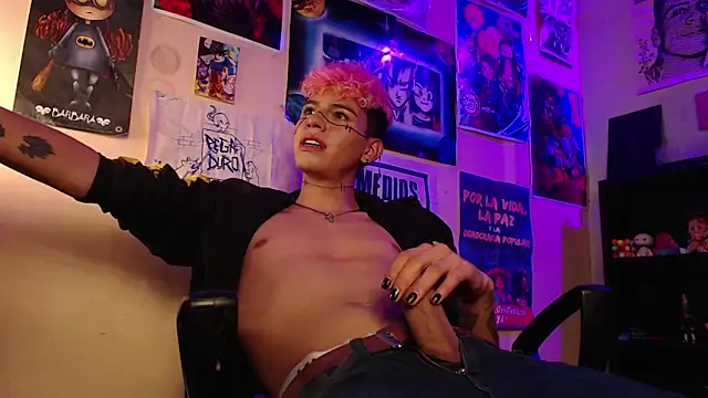 Snapshot of Mickey_Magic chatting on February 2025 11:48:01 PM Mickey Magic online show from February 2025 11:48:01 PM