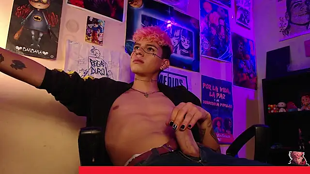 Snapshot of Mickey_Magic chatting on November 2025 03:56:01 AM Mickey Magic online show from November 2025 03:56:01 AM