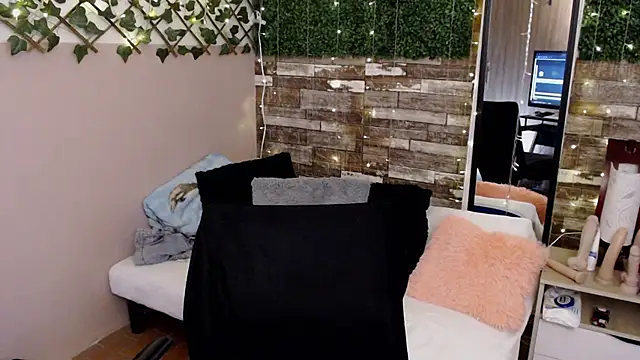 cute bunny95 online show from March 2025 06:34:01 PM