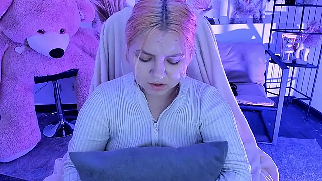 DiaAngell online show from November 2025 06:51:01 PM