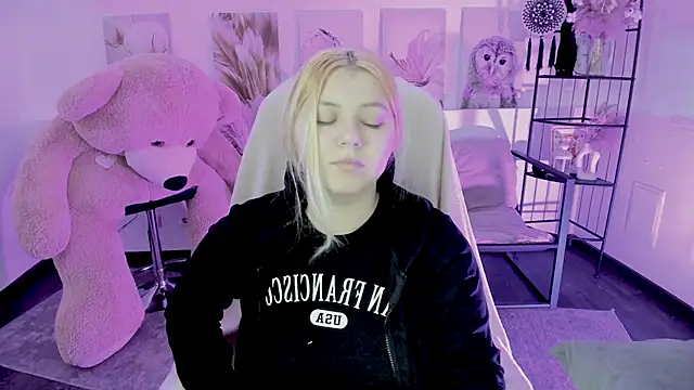 DiaAngell online show from November 2025 08:42:02 PM