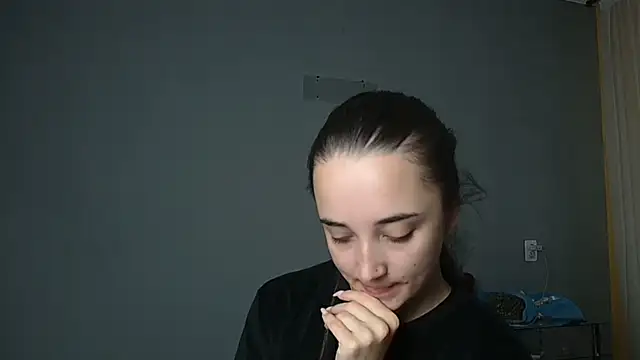 Eva Gloryy online show from October 2025 01:01:01 PM