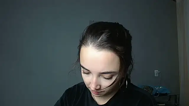 Eva Gloryy online show from November 2025 01:32:01 PM