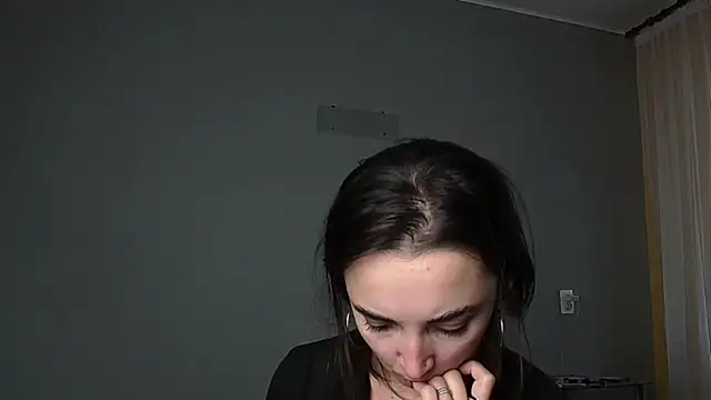 Eva Gloryy online show from April 2026 02:07:01 PM