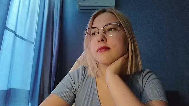 Snapshot of HotBrandyX chatting on October 2025 03:09:02 AM HotBrandyX online show from October 2025 03:09:02 AM