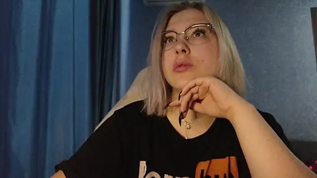 Snapshot of HotBrandyX chatting on November 2025 04:45:02 AM HotBrandyX online show from November 2025 04:45:02 AM