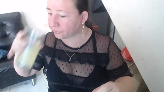 Snapshot of Yohis_Kiut25 chatting on September 2025 06:11:02 PM Yohis Kiut25 online show from September 2025 06:11:02 PM