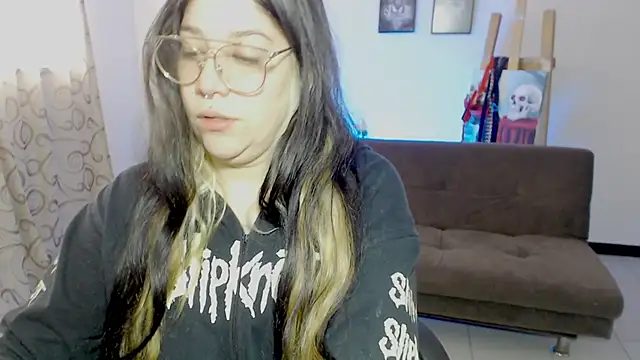 Snapshot of sharonnleon chatting on November 2025 05:02:02 PM sharonnleon online show from November 2025 05:02:02 PM