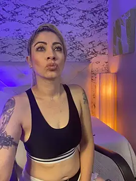 viktoria davis  online show from February 2025 08:08:02 PM