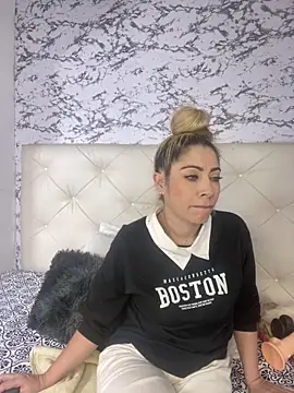 viktoria davis  online show from February 2025 11:46:01 PM